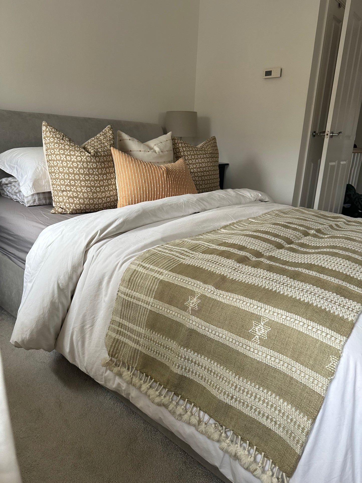 SAND - XL TASSELED THROW